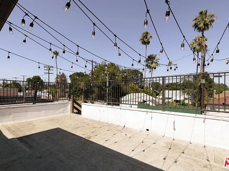 5514 1/2 Cahuenga Blvd — Photo 16