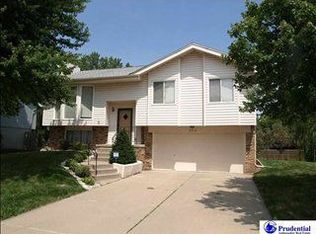 8214 Willit St, Omaha, NE 68122