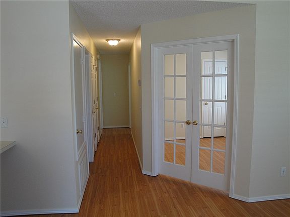 4th image of 3072 W Oakfield St