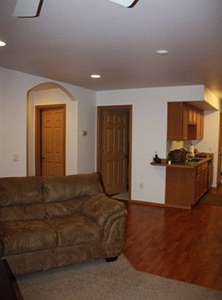 4th image of 1131 Matthew Cir