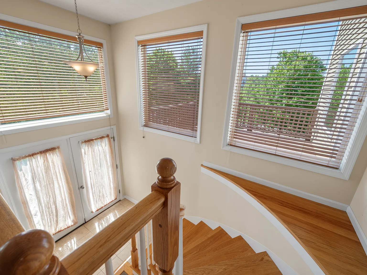 2 bed, 2.5 bath, 2113 sqft, $3,300 — Photo 4