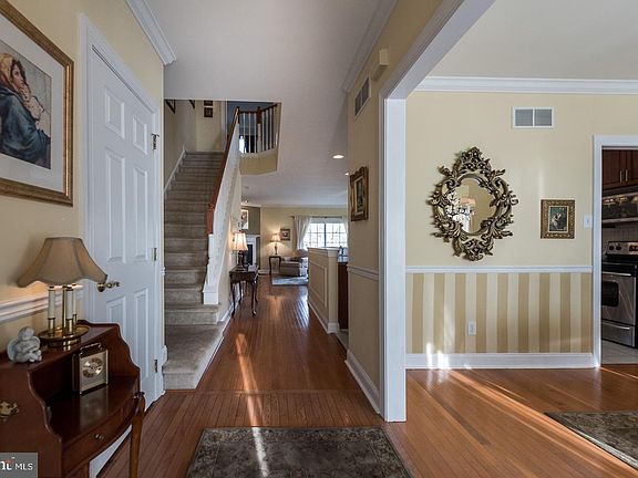 2nd image of 1006 Belmont Ln