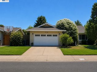 3120 Ozzie Ct, Carmichael, CA 95608