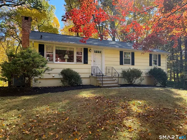 7 Carriage Lane, Danbury, CT 06810