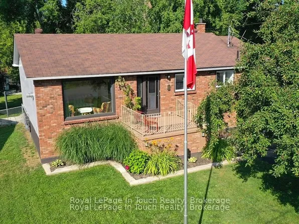 8 Cyril Martin Pl, Severn, ON L0K 1E0