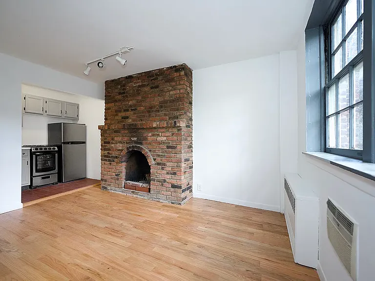 244 W 20th St #3R — Photo 2