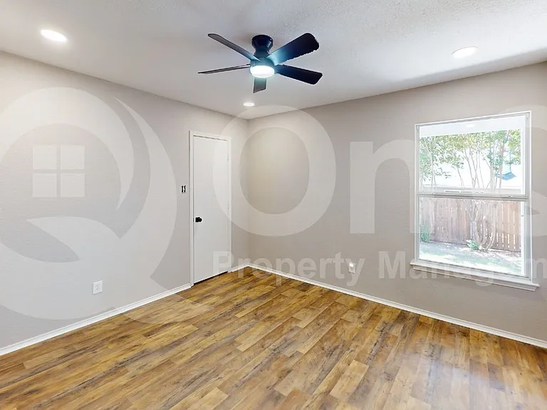 422 Blueberry Hill Ln — Photo 9