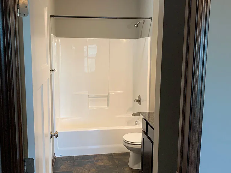 1211 NE Windsor Dr #201 — Photo 6