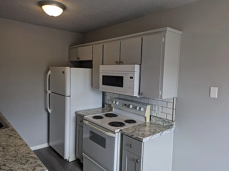 4607 Yorkshire Dr #3 — Photo 3