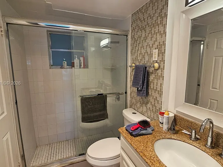 220 Kings Point Dr #105 — Photo 14