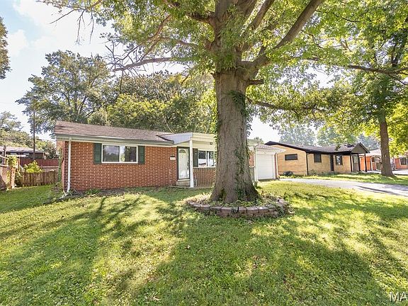 2nd image of 916 Peony Dr
