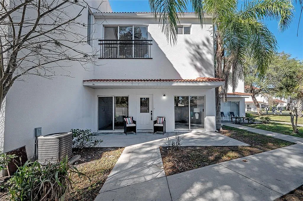 3 bed, 3.5 bath, 1633 sqft, $3,000 — Photo 1