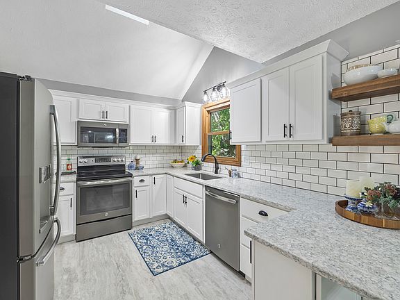 2nd image of 503 Lake Shore Dr