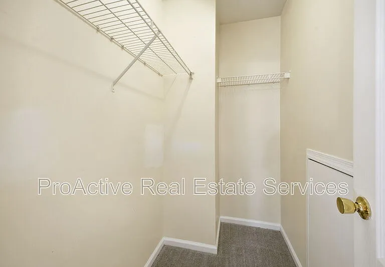 2021 Livingston St — Photo 40