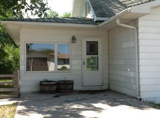 910 Broadway Ave, Denton, MT 59430