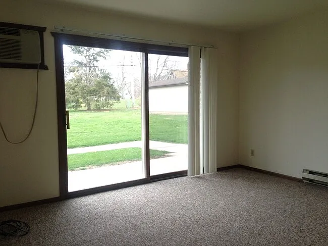 421 Meadowridge Cir #2 — Photo 2