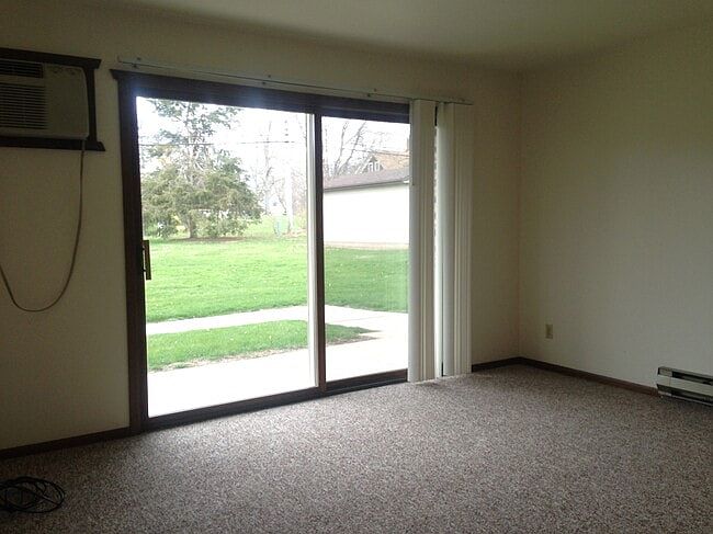 2nd image of 421 Meadowridge Cir #2