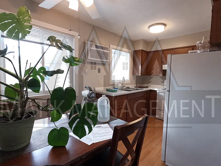 321 27th St NE #1 — Photo 4