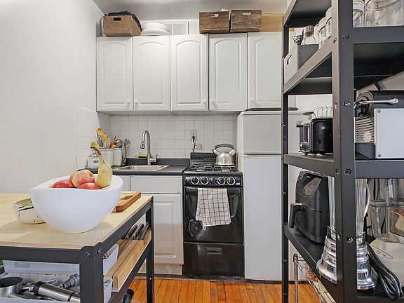 4th image of 4 E 30th St APT 1A
