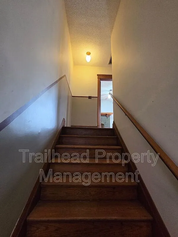 3 bed, 1.0 bath, 900 sqft, $1,250 — Photo 3