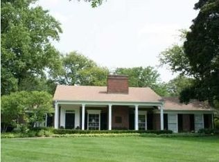 906 Santa Barbara Dr SE, East Grand Rapids, MI 49506
