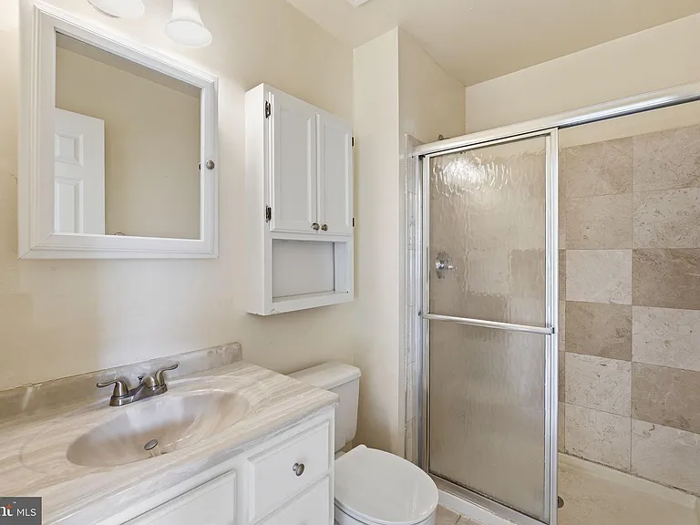 6012 Crown Royal Cir — Photo 20
