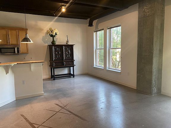 4th image of 927 S Main St Unit 209