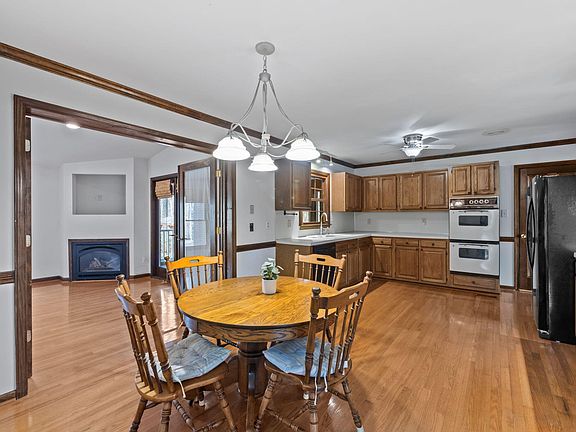 4th image of 415 Jericho Rd