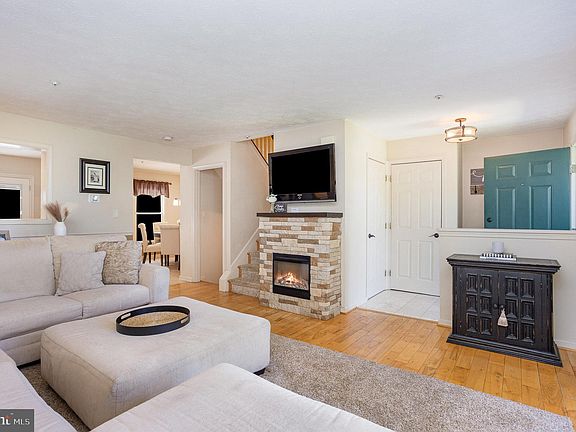 2nd image of 1222 Athens Ct