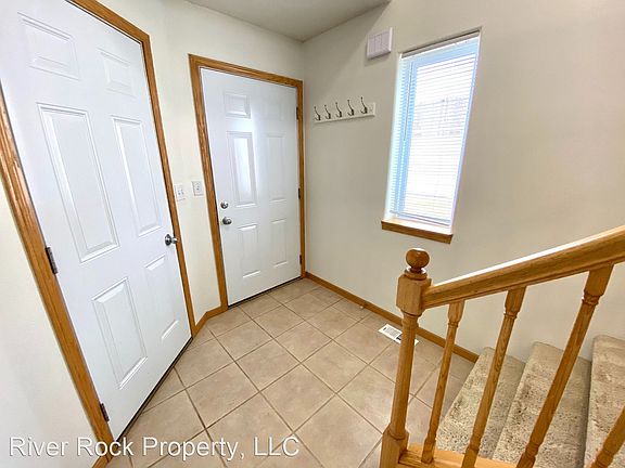 5th image of 748 34th Ave W