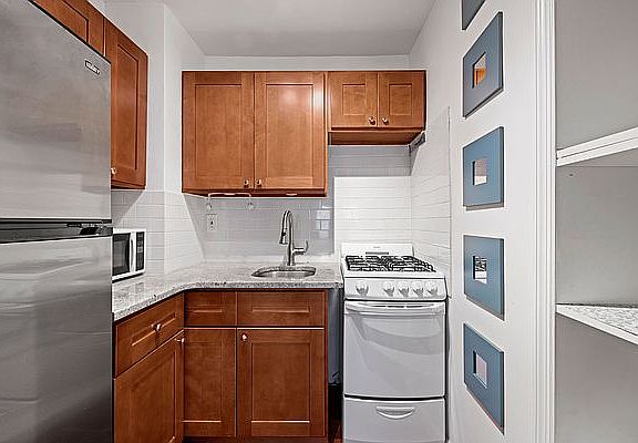 4th image of 210 E 63rd St APT 7B