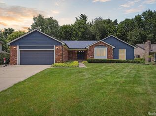1726 Black Maple Dr, Rochester Hills, MI 48309