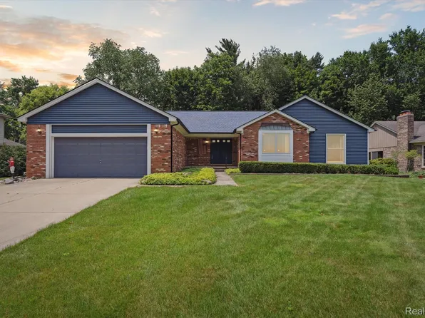 1726 Black Maple Dr, Rochester Hills, MI 48309