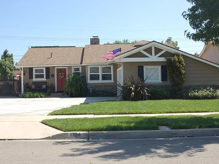 1324 E Rose Ave — Photo 1