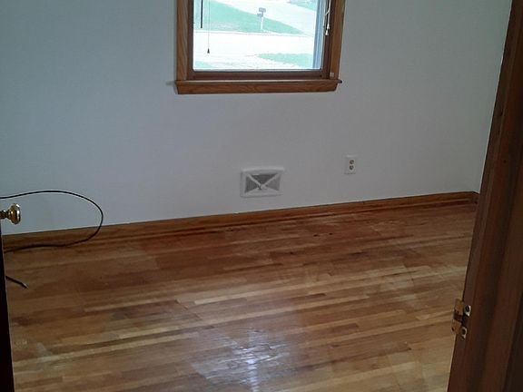 5th image of 14905 31st Ave N