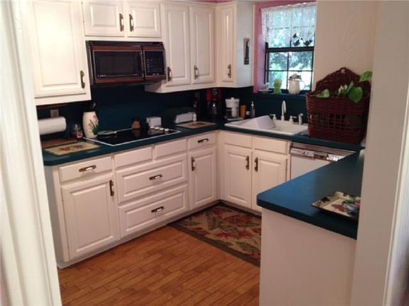 5th image of 102 Houston Dr