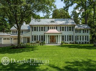 4 Knolls Ln, Manhasset, NY 11030