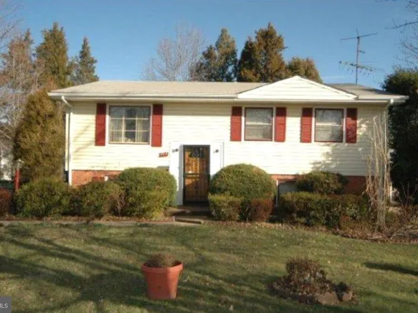 700 W Nettle Tree Rd, Sterling, VA 20164