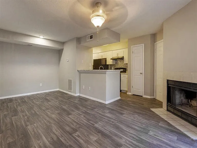The Hub at 934 Apartments — Photo 14