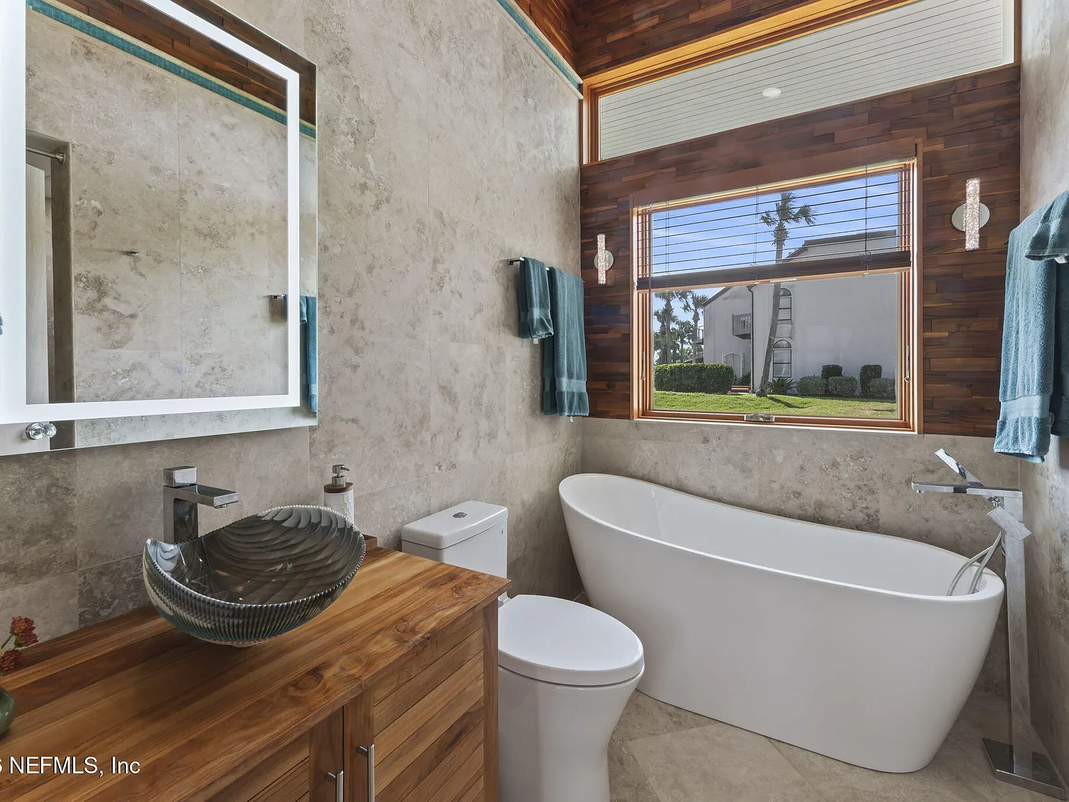 2 bed, 2.0 bath, 1900 sqft, $7,300 — Photo 4