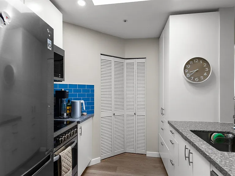 488 Kingsway #Penthouse 414 — Photo 11