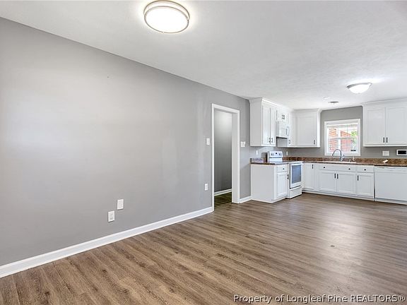 5th image of 913 Montclair Rd