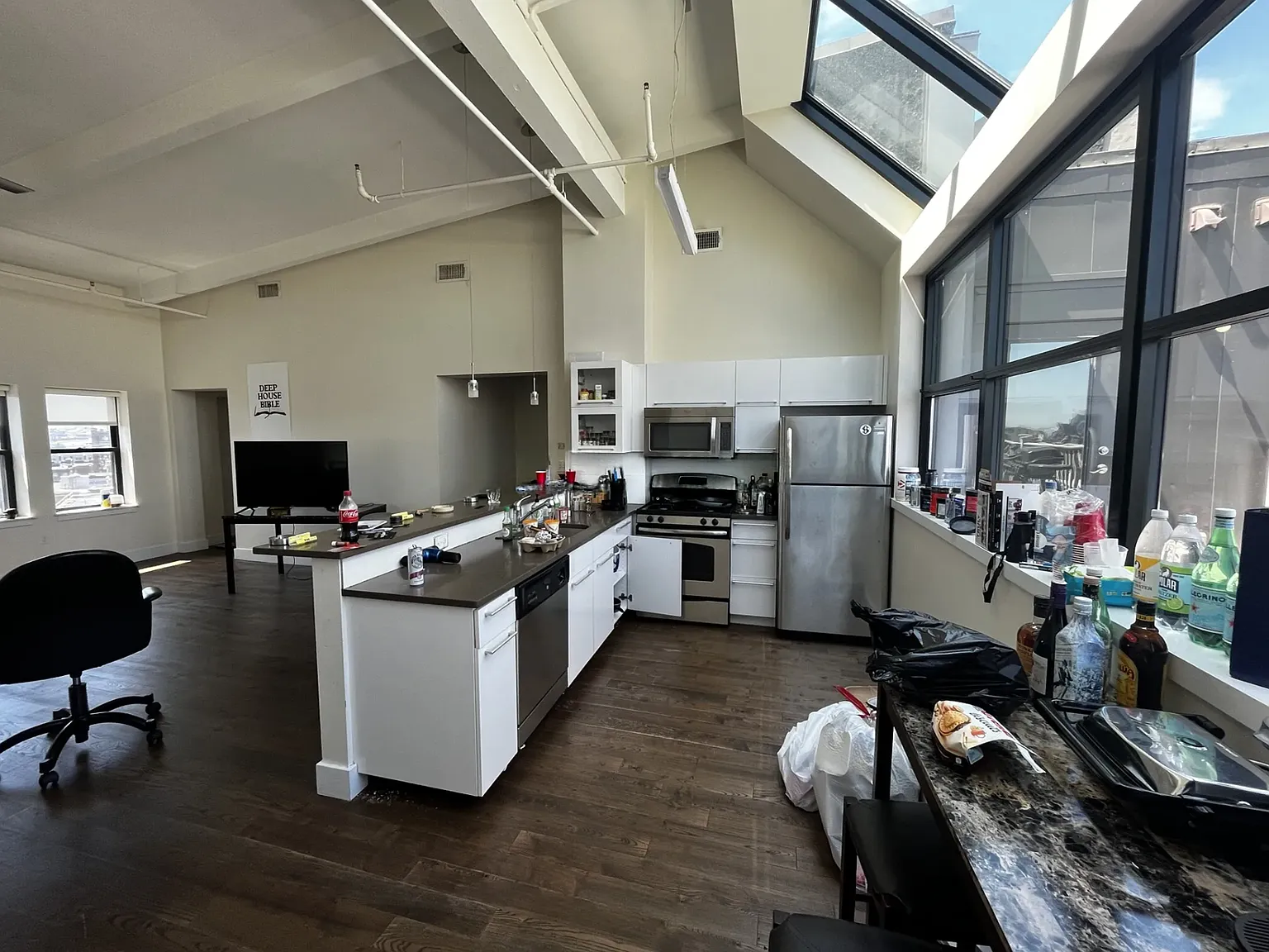 2 bed, 1200 sqft, $5,600 — Photo 2
