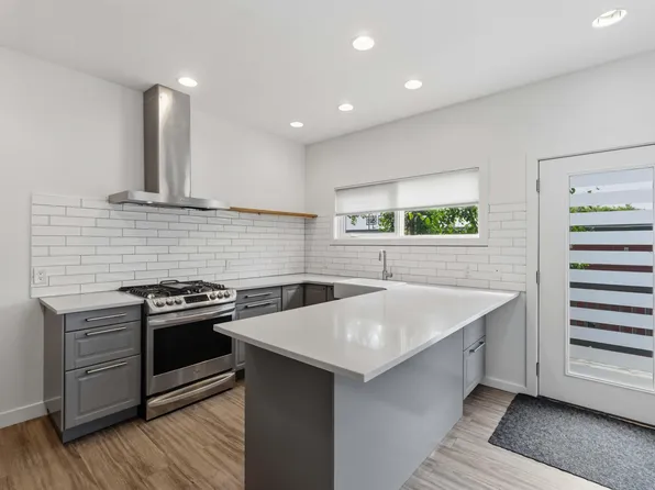 14315 Stony Plain Rd NW #1, Edmonton, AB T5N 3R6