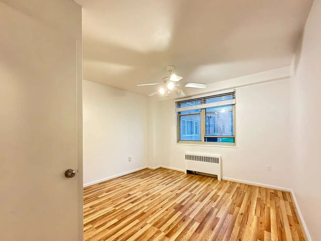 Building Photo - 11820 Edgewater Dr #106