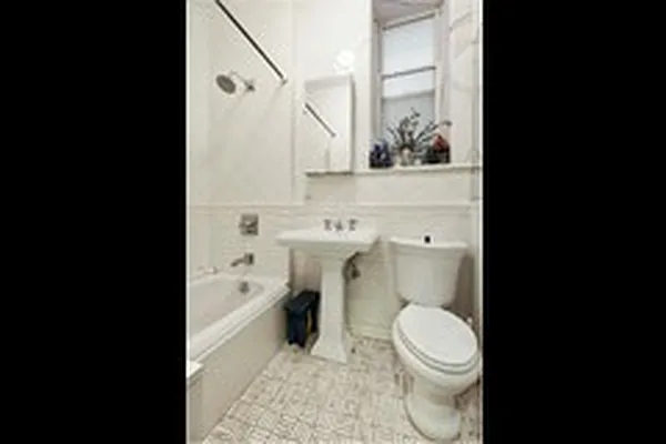 Rented by Raz Realty | media 12