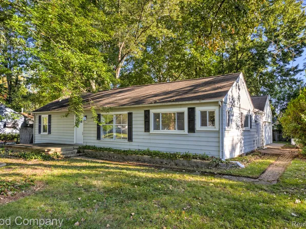 21174 Flanders St, Farmington Hills, MI 48335