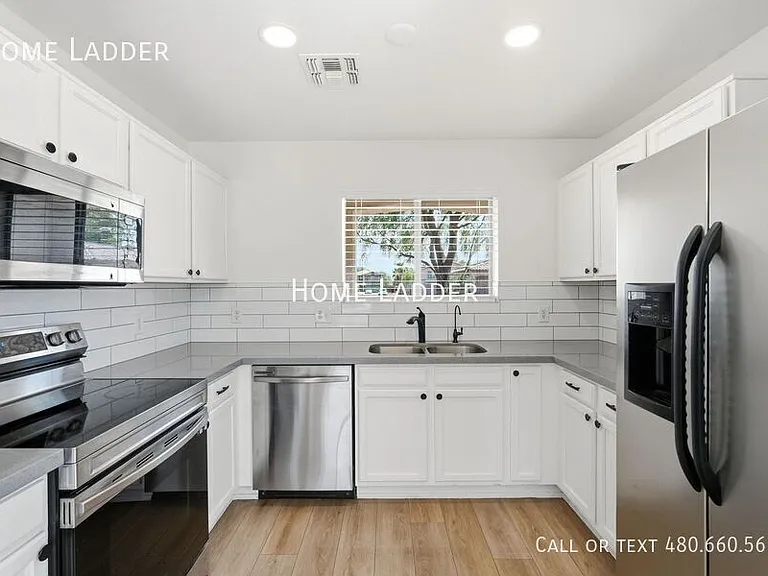 16030 W Woodlands Ave — Photo 6