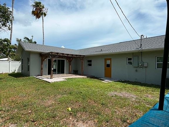 2nd image of 6944 Grande Vista Way