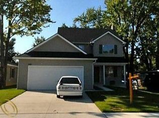 390 E Columbia Ave, Pontiac, MI 48340
